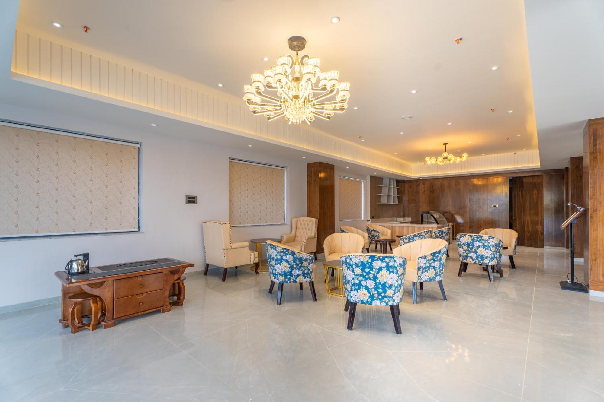 De Crown Inn Jogikuti Екстер'єр фото
