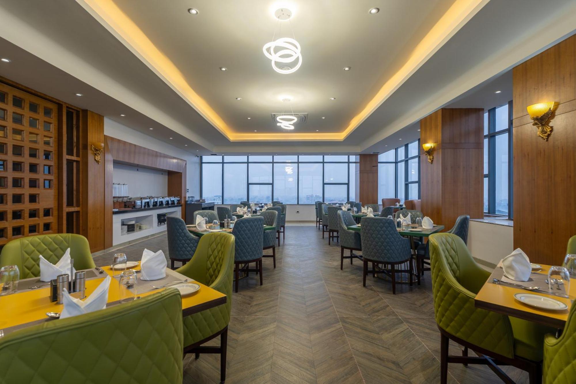 De Crown Inn Jogikuti Екстер'єр фото