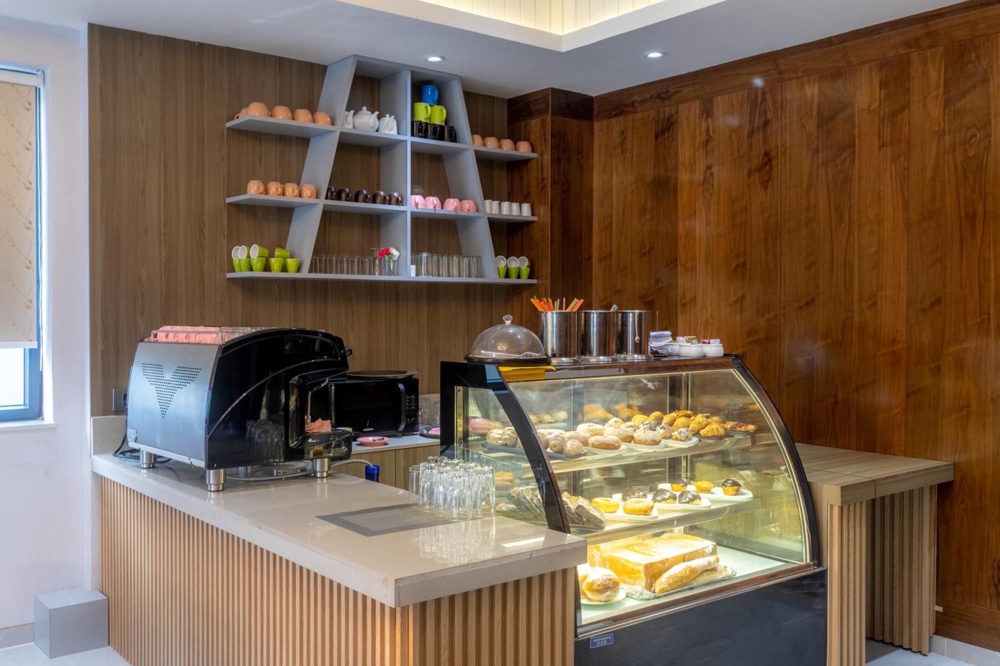 De Crown Inn Jogikuti Екстер'єр фото