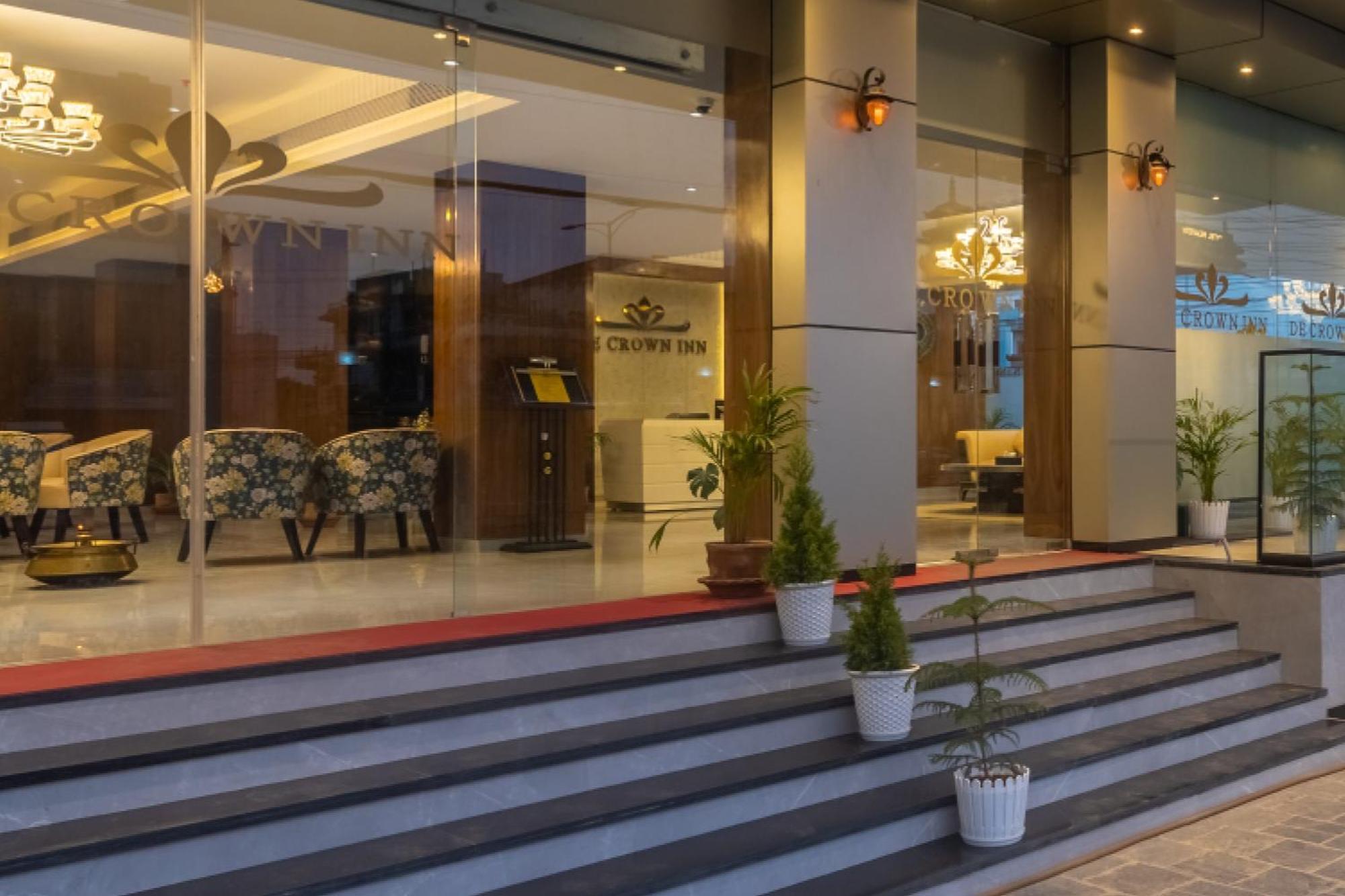 De Crown Inn Jogikuti Екстер'єр фото