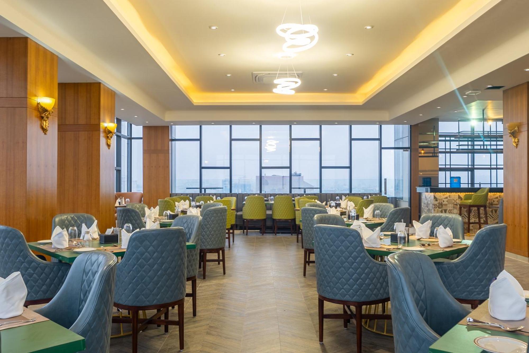 De Crown Inn Jogikuti Екстер'єр фото